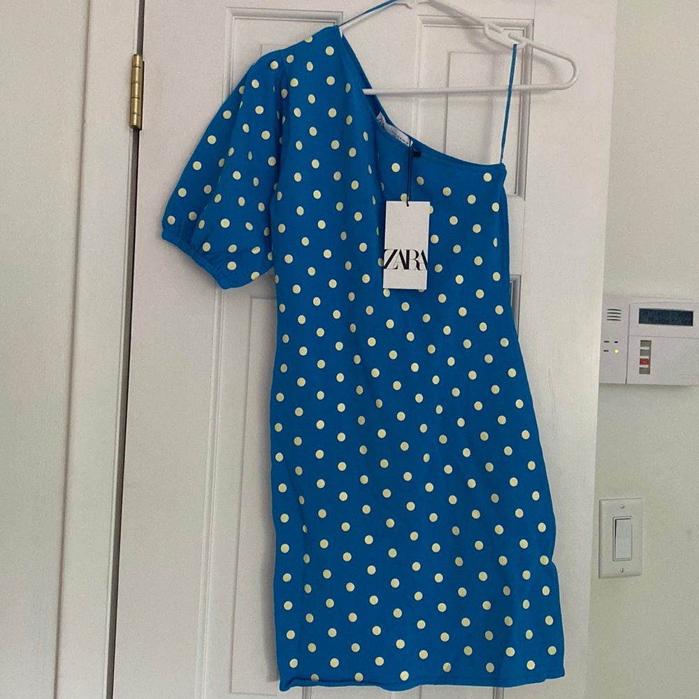 Zara one shoulder dress for woman.